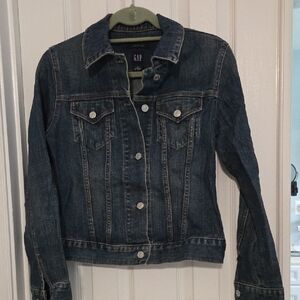 GAP Women's Classic Dark Denim Jacket